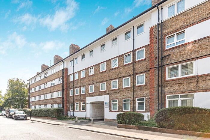 3 Bedroom Flat To Rent In The Grange, London, SE1