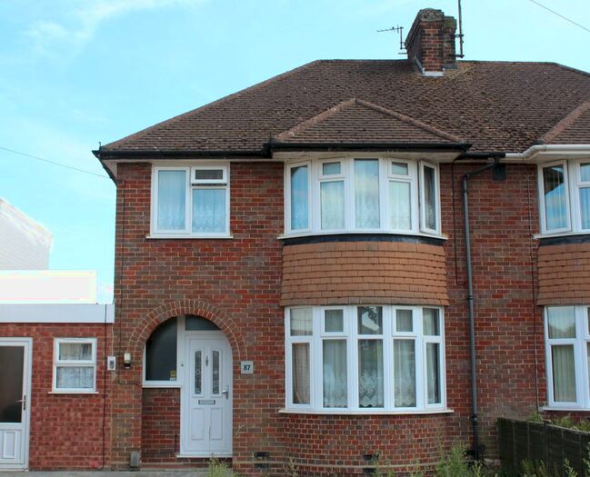 3 Bedroom Semi-Detached House To Rent In Wendover Drive, Bedford MK41