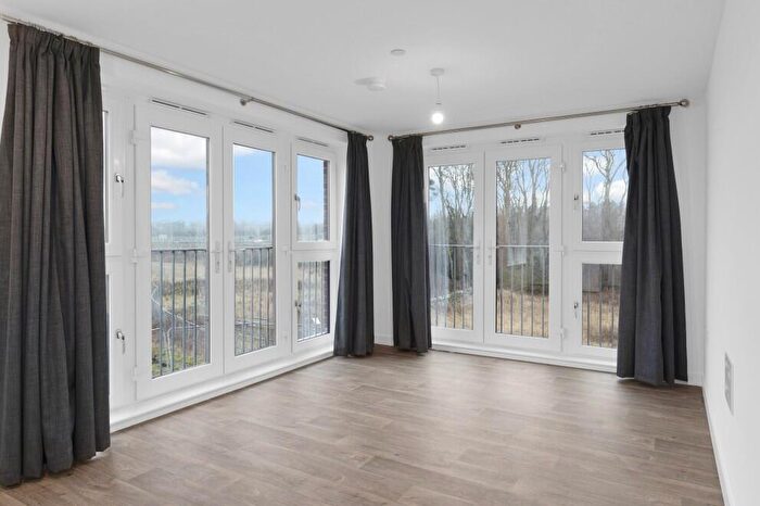 2 Bedroom Flat To Rent In Caledonia Drive, South Queensferry, Edinburgh, EH30