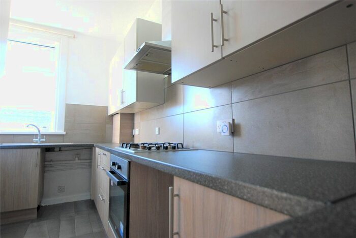 2 Bedroom Flat To Rent In Streatham High Road, London SW16
