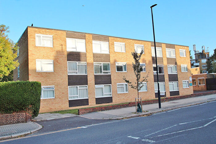 2 Bedroom Flat For Sale In Neville Court, London, SW12