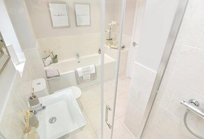 5 Bedroom Detached House For Sale In Bastion Street, Newbury, West Berkshire, RG14