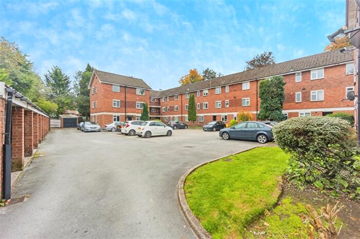 2 Bedroom Flat For Sale In Ashton Lane, Sale, M33