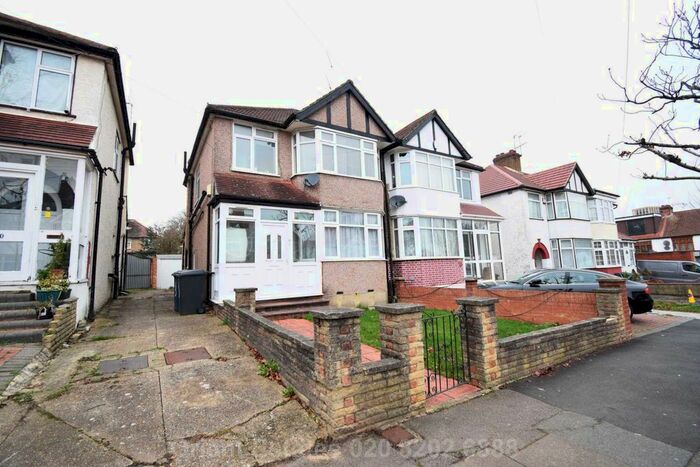 1 Bedroom Flat To Rent In Clovelly Ave, Colindale, NW9