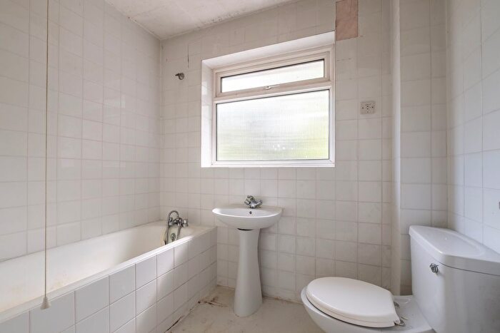 4 Bedroom Detached House For Sale In Martingales Close, Richmond, TW10