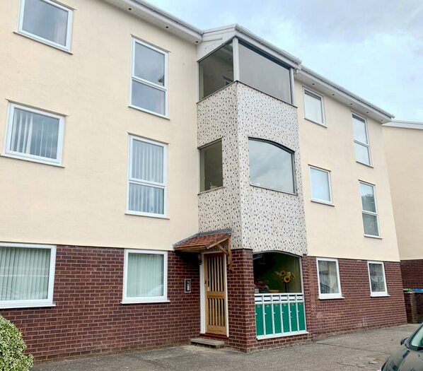 2 Bedroom Apartment To Rent In Benarth Court, Llanrwst Road, LL28