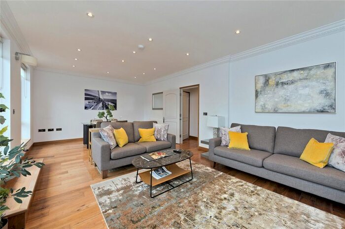 3 Bedroom Flat To Rent In Gloucester Terrace, London, W2