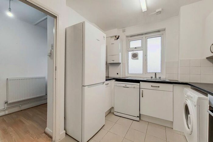 2 Bedroom Flat To Rent In Kent Street, Hackney, London, E2