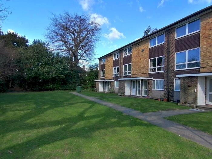2 Bedroom Apartment To Rent In Cotswold Court, Horsham, RH13
