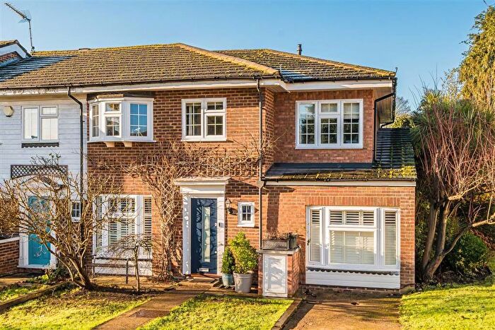 4 Bedroom Property For Sale In Chatsworth Place, Teddington, TW11