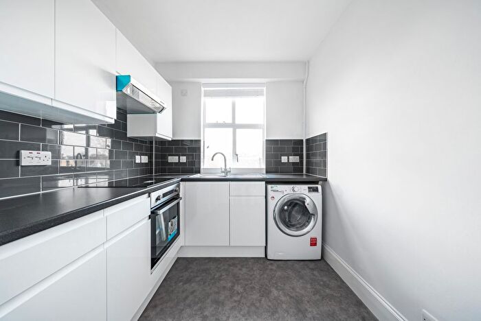 2 Bedroom Flat To Rent In Wellesley Road, Chiswick, London, W4
