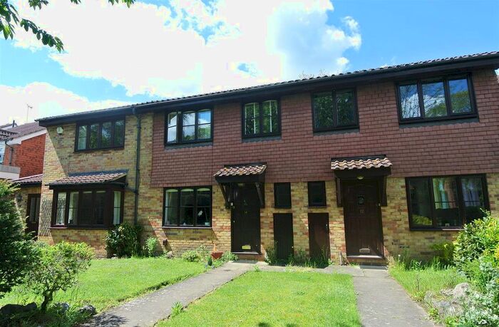 3 Bedroom Property To Rent In Oatlands Green, Weybridge, KT13