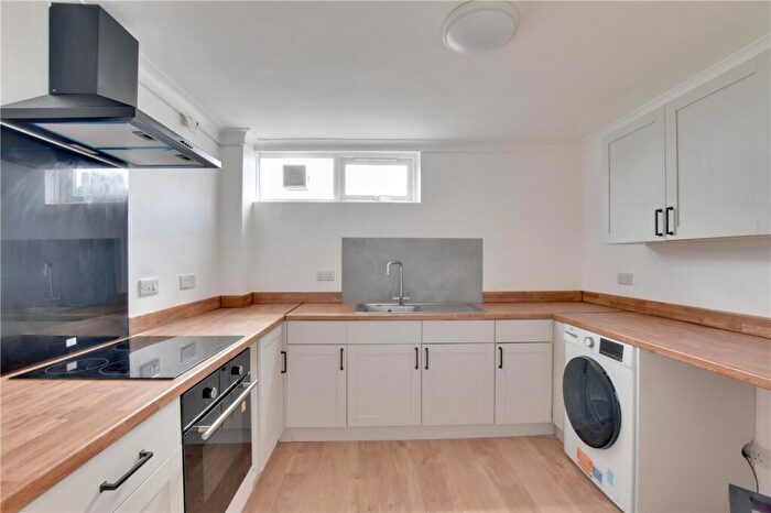 2 Bedroom Apartment For Sale In Burnt Ash Hill, Lee, London, SE12