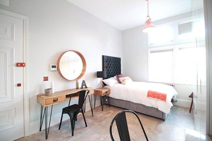 Apartment To Rent In Weston Park, Crouch End, London, N8