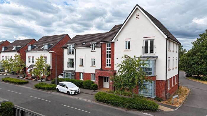 2 Bedroom Apartment For Sale In Whitlock Avenue, Wokingham, RG40