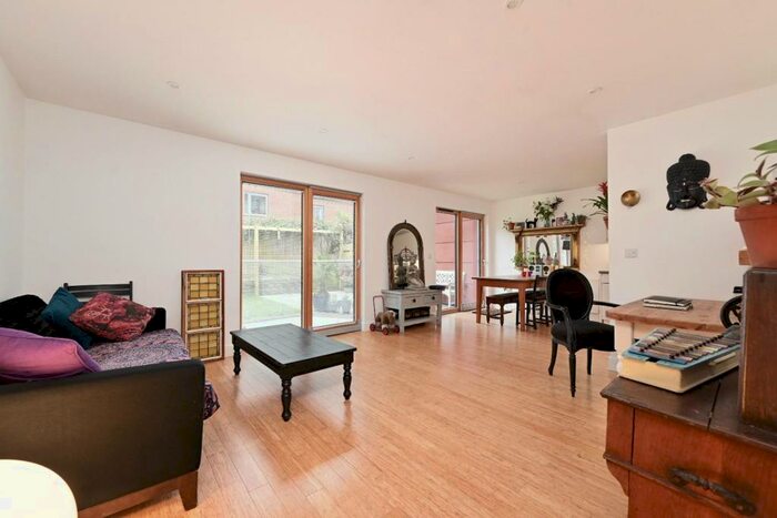 2 Bedroom House To Rent In Orchard Road, Hove, BN3