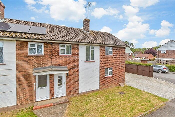 3 Bedroom Semi Detached House For Sale In Greenside, High Halden, Ashford, Kent, TN26