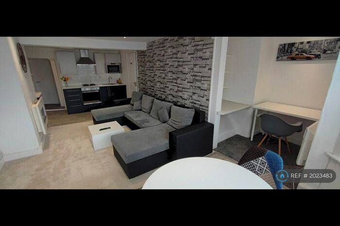 1 Bedroom Flat To Rent In Market Hill, Southam, CV47