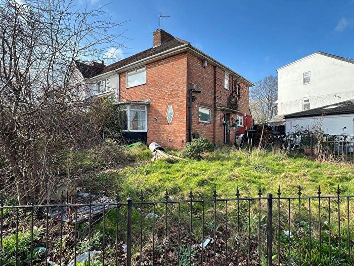 3 Bedroom Semi Detached House For Sale In Stuarts Road, Birmingham, B33