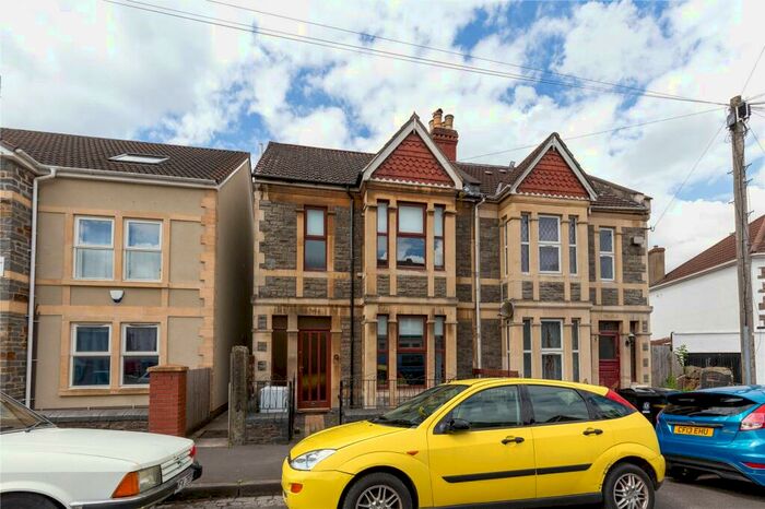 5 Bedroom Semi-Detached House To Rent In Hinton Road, Fishponds, Bristol, BS16