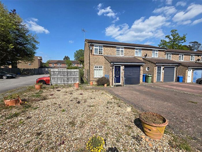 3 Bedroom End Of Terrace House For Sale In Crofton Close, Bracknell, Berkshire, RG12