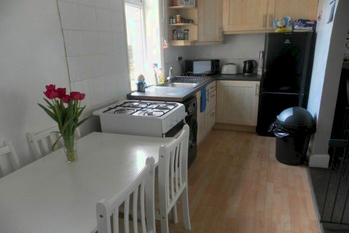 2 Bedroom Property To Rent In Emscote Grove, Halifax, HX1