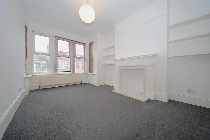1 Bedroom Flat To Rent In Park Hall Road, London, N2