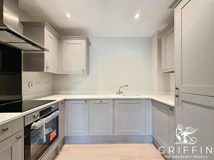 2 Bedroom Flat To Rent In Bridge Road, Wickford, SS11