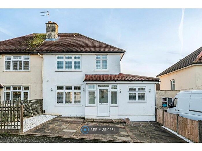 4 Bedroom Semi-Detached House To Rent In Farnborough Avenue, South Croydon, CR2