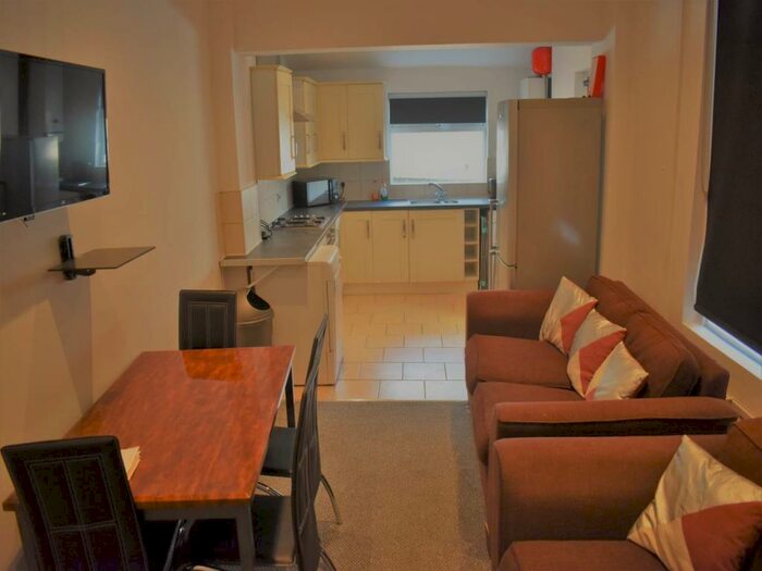 5 Bedroom House To Rent In Tewkesbury Street, Cathays, CF24