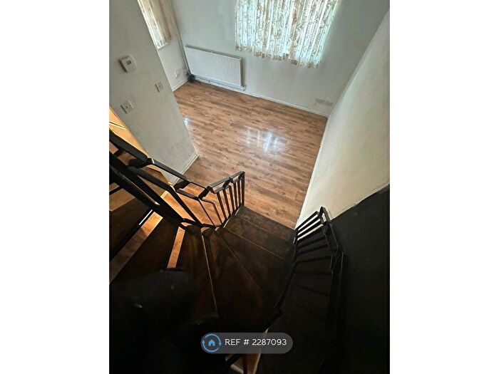 1 Bedroom Terraced House To Rent In Lindwood Close, London, E6