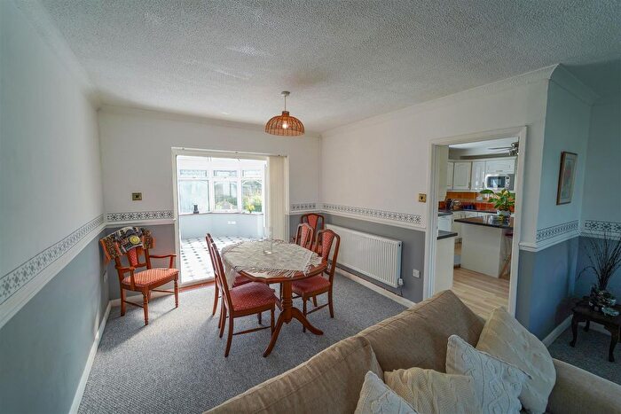 4 Bedroom Detached House For Sale In St. Andrews Close, Mayals, Swansea, SA3