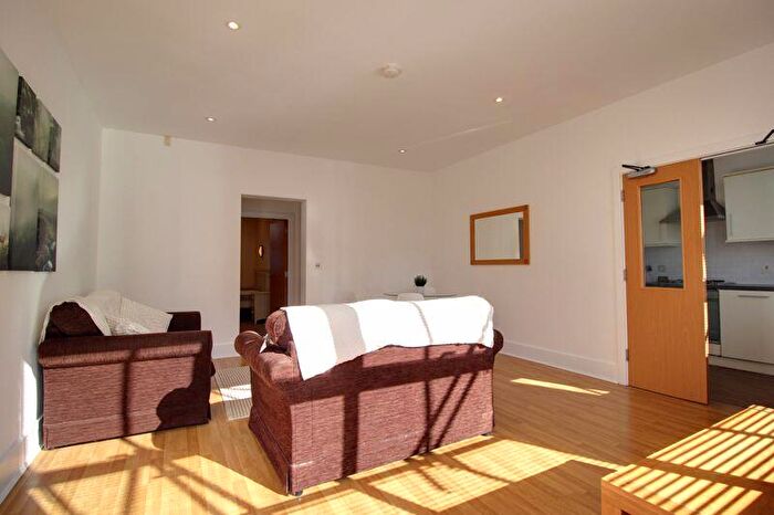 2 Bedroom Flat For Sale In The Ridge, Foxhall Road, NG7