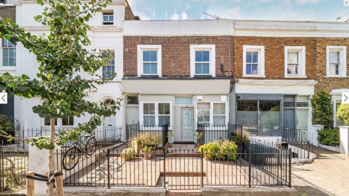 2 Bedroom Flat To Rent In Clapham Manor Street, London, SW4