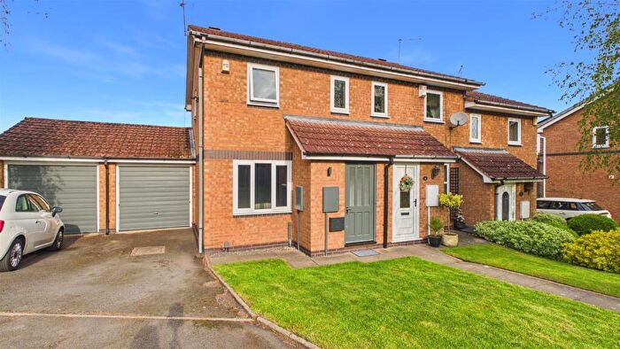 2 Bedroom End Of Terrace House For Sale In Foxhollies Drive, Halesowen, B63