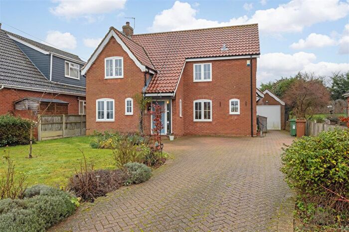 4 Bedroom Detached House For Sale In Mill Road, Stoke Holy Cross, Norwich, NR14