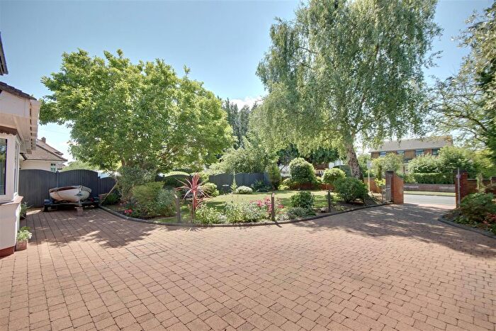 4 Bedroom Detached House For Sale In Catisfield Road, Fareham, PO15
