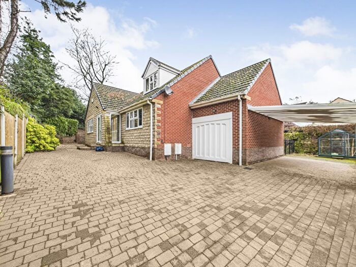 3 Bedroom Detached Bungalow For Sale In Snape Hill Gardens, Dronfield, Derbyshire, S18