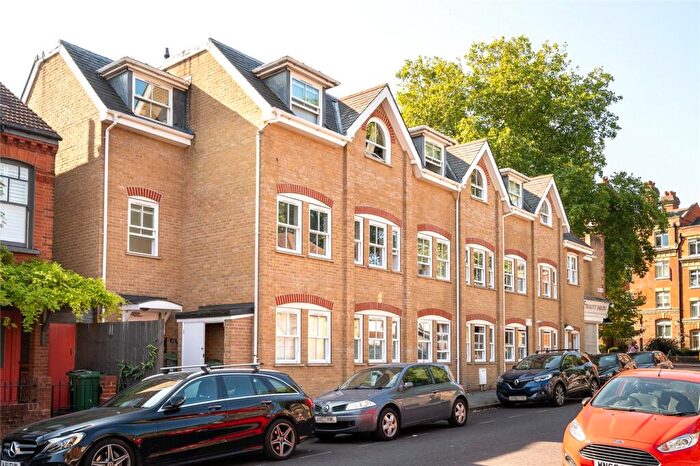 1 Bedroom Apartment For Sale In Guernsey Grove, London, SE24