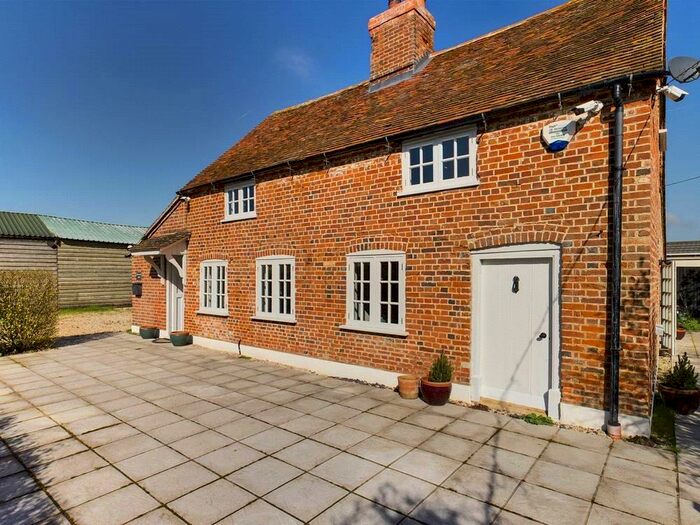 3 Bedroom Detached House To Rent In Cross Lane, Spencers Wood, Reading, RG7