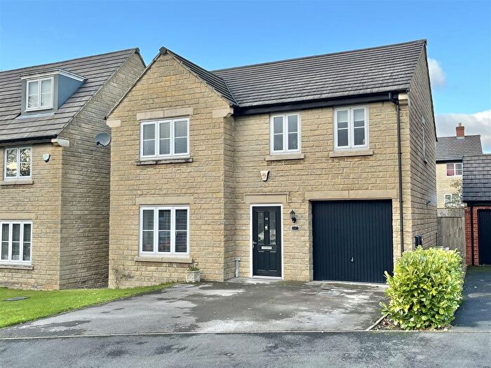 4 Bedroom Detached House For Sale In Hawthorn Drive, Glossop, SK13