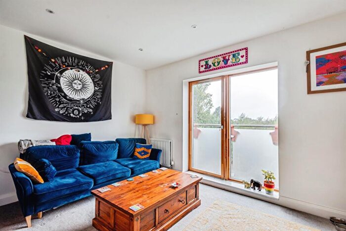 3 Bedroom End Of Terrace House For Sale In Sher Afzal Close, Oxford, OX4
