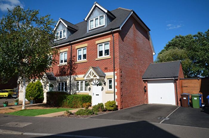 3 Bedroom End Of Terrace House To Rent In Redstart Croft, Bracknell, RG12