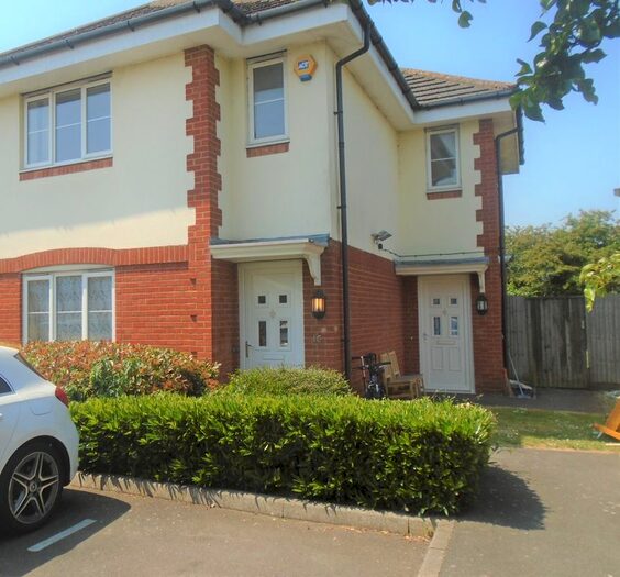 2 Bedroom Maisonette To Rent In Oxford Avenue, Hayes, UB3