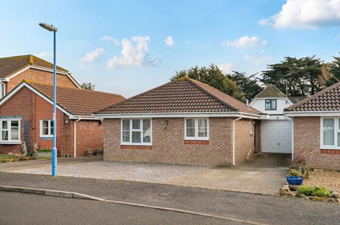 2 Bedroom Detached Bungalow For Sale In Blackberry Lane, Selsey, PO20