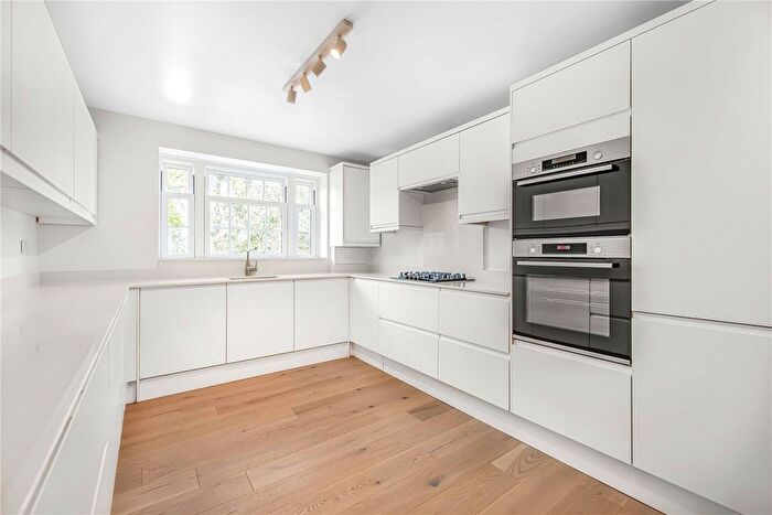 2 Bedroom Flat To Rent In Clifton Road, London, SW19