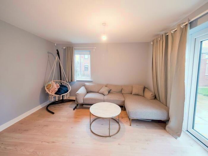 4 Bedroom Semi-Detached House To Rent In Winstanley Road, Miles Platting, M40