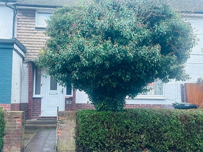 5 Bedroom Semi Detached House To Rent In Bradgers Hill Road, Luton, LU2
