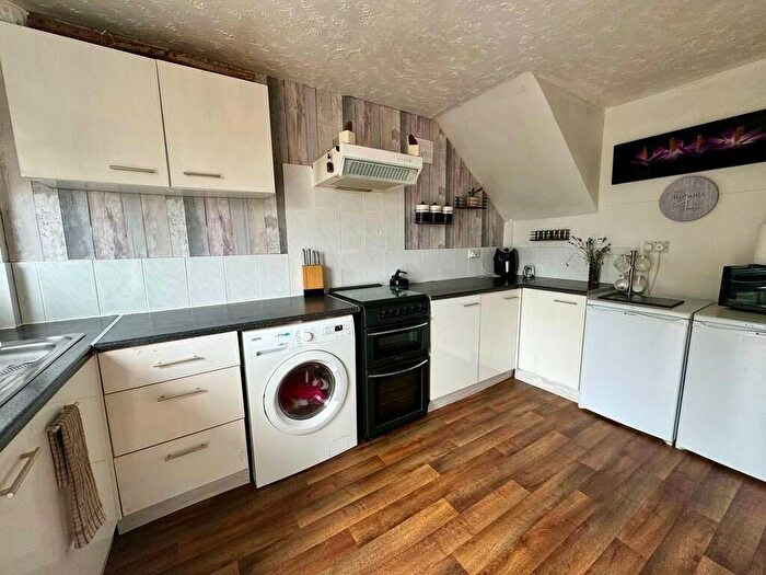 2 Bedroom Semi-Detached House For Sale In Sycamore Road, Carlton-In-Lindrick, Worksop, S81