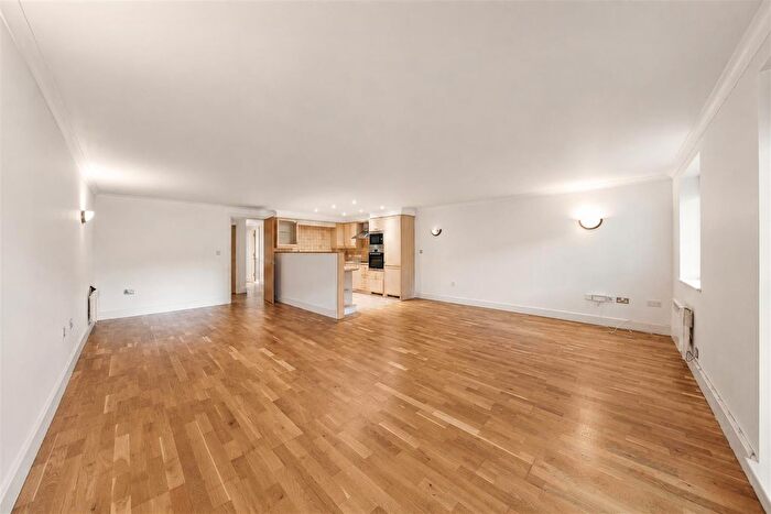 2 Bedroom Flat For Sale In Chiswick High Road, Chiswick, W4